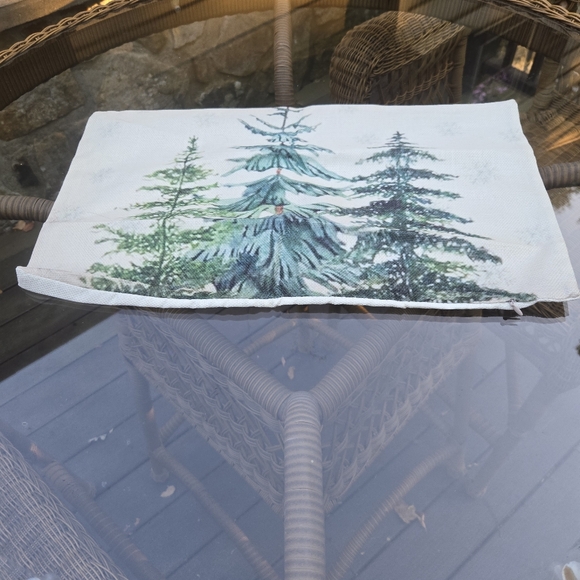 Single Decorative Pillow Cover with Pine Trees and very faint Snowflakes- NWOT - Picture 2 of 8
